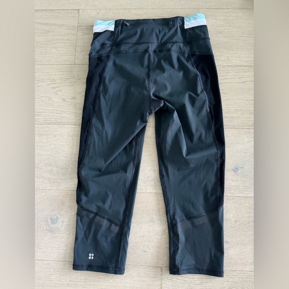 Sweaty Betty Zero Gravity Crop Leggings, Grey SB LDN Print size M - Picture 2 of 5